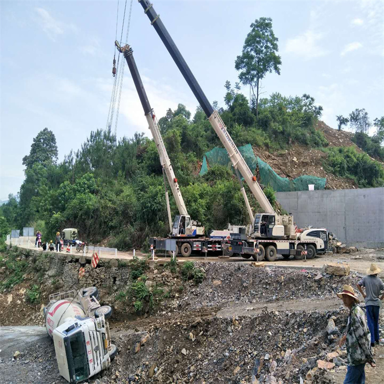 黄埔汽车掉沟里叫吊车救援要多少钱